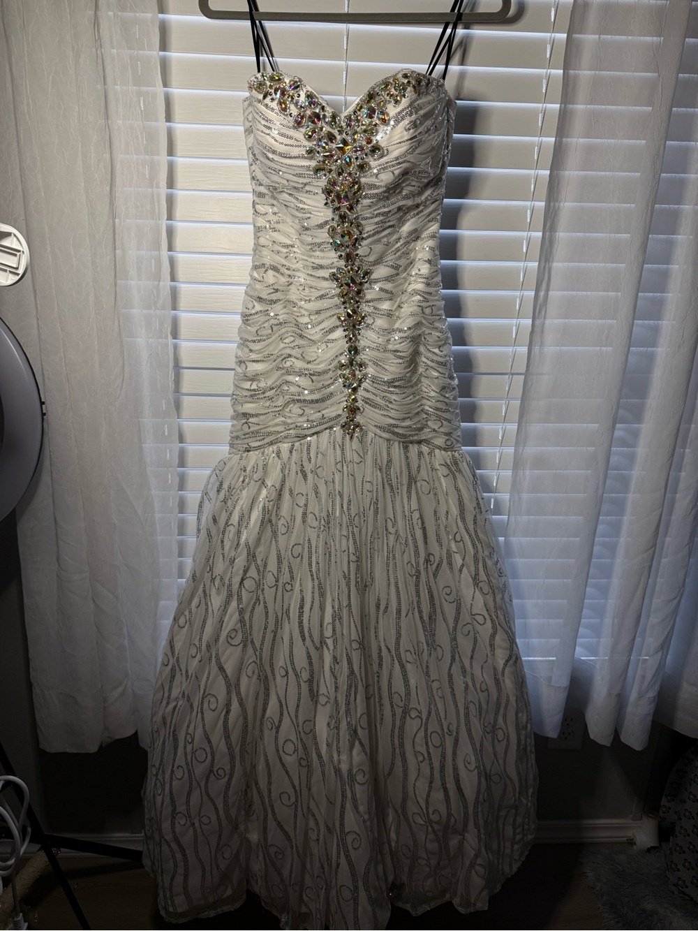 Beautiful Y2k Vibe Vintage Bella by Tony Bowls Strapless Prom Gown - Size 2